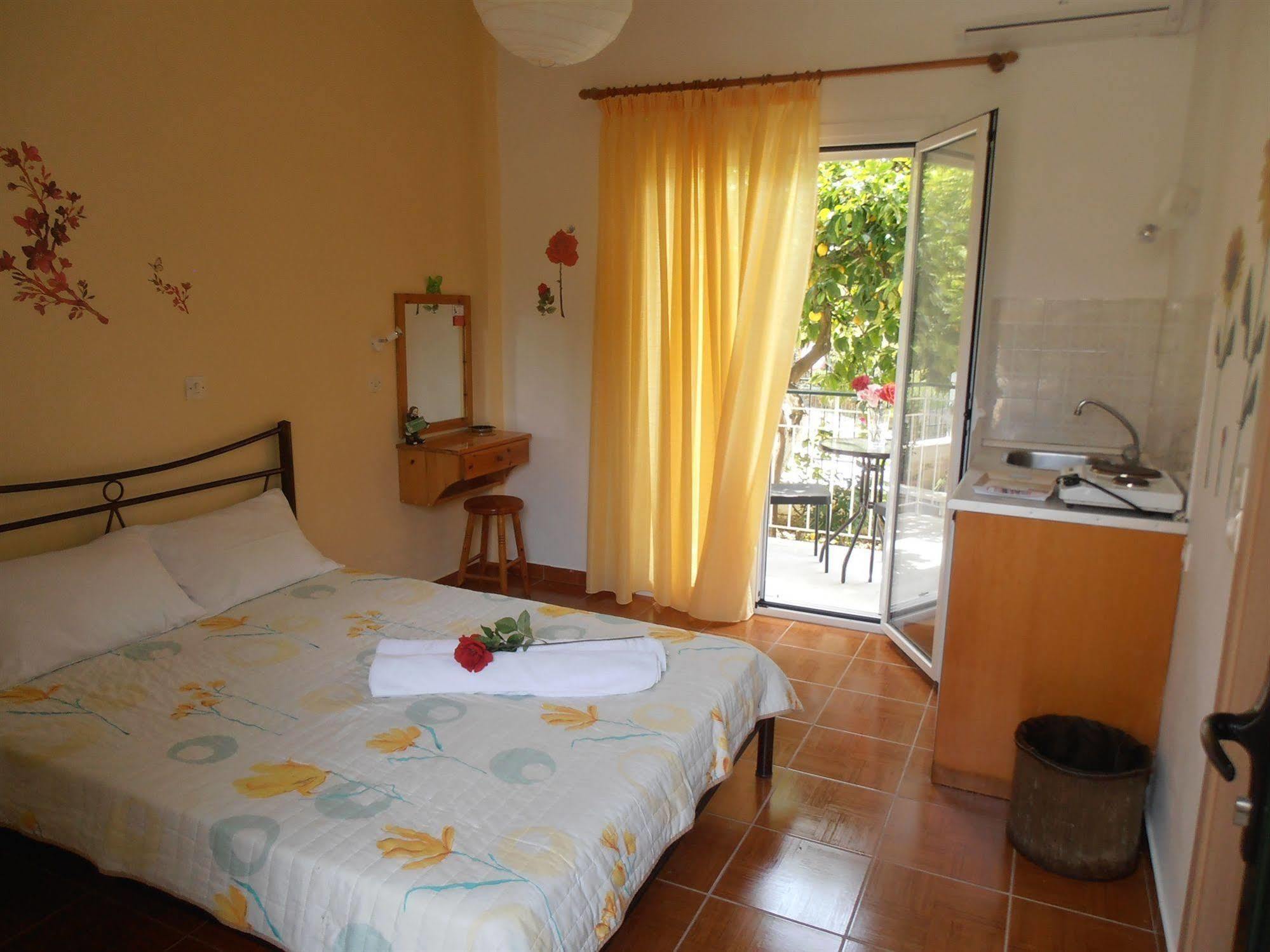 Elenas Garden Apartment Kavos Exterior photo