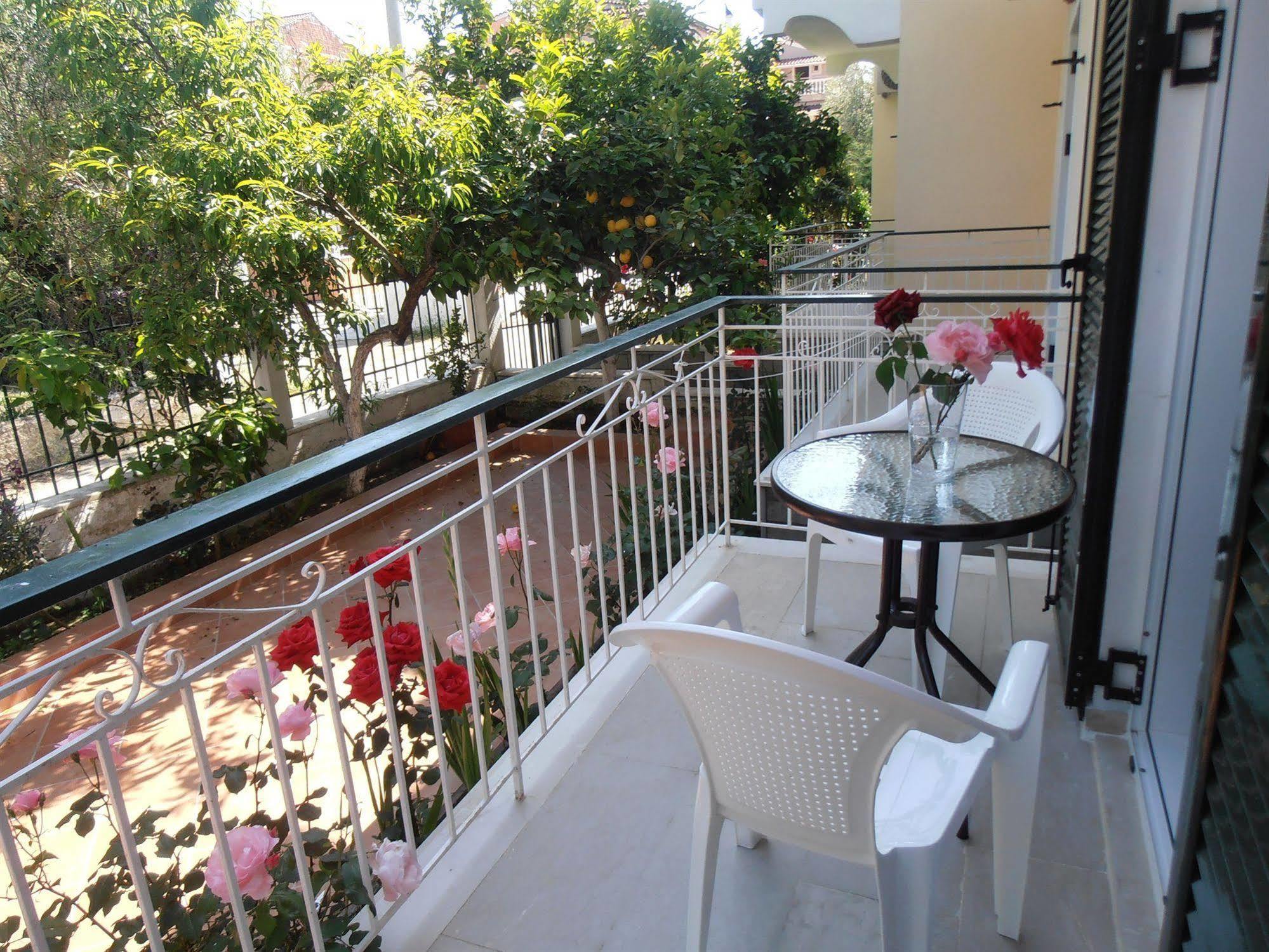 Elenas Garden Apartment Kavos Exterior photo